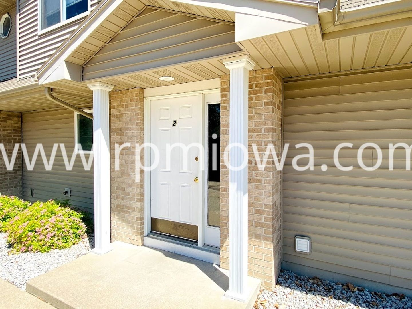 Ames Apartment: 1511 North Dakota Ave #2