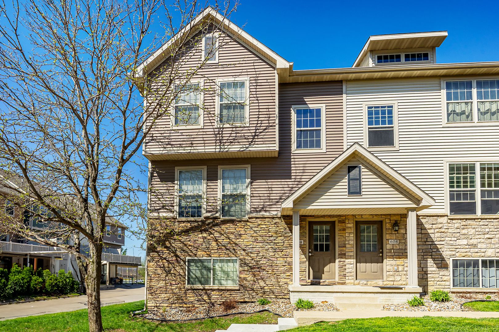 Grimes House: 3600 SE Glenstone Drive #609