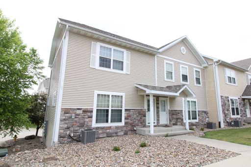 DMACC AREA!! 2 Bedroom, 2.5 Bath Townhome in Ankeny! – photo 1