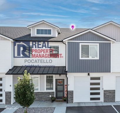3 Bedroom 2.5 Bathroom Town Home - 1 Car Garage – photo 1