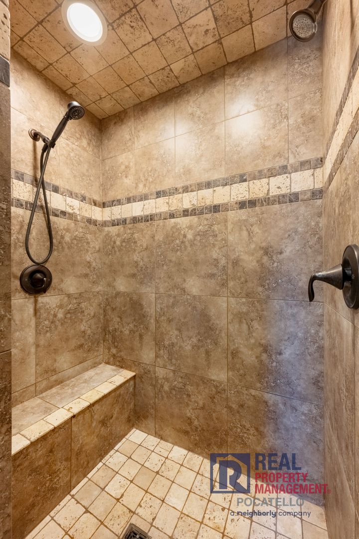 5215 Kymball Dr. 22 of 37