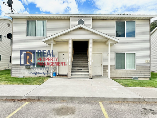 2 Bedroom 1 Bath apartment - Small dog negotiable – photo 1