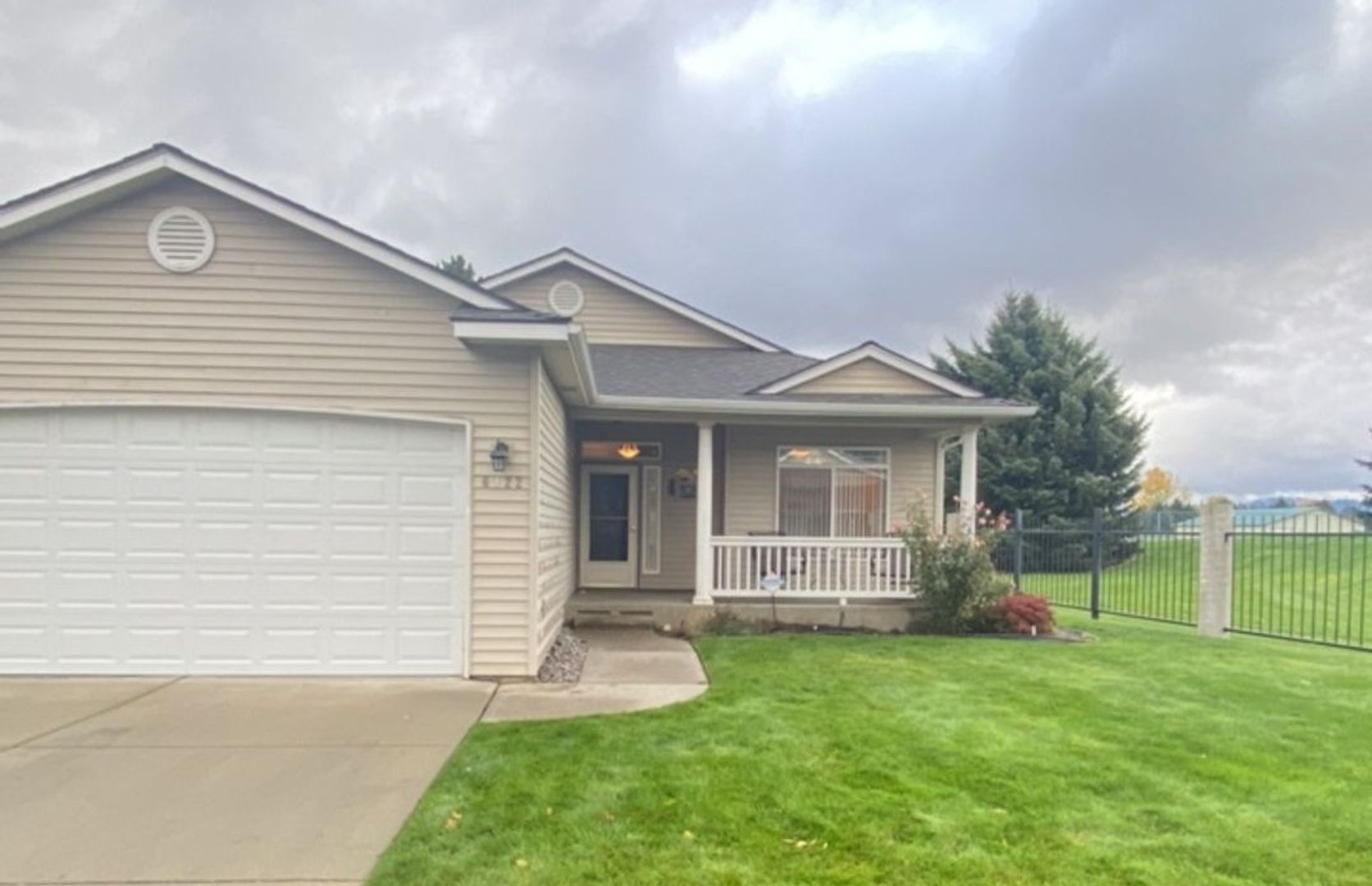 Coeur d Alene House: 6122 N Harcourt Dr