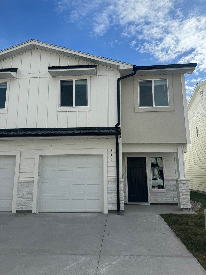 Idaho Falls Townhome: 845 Golden Bear Ln