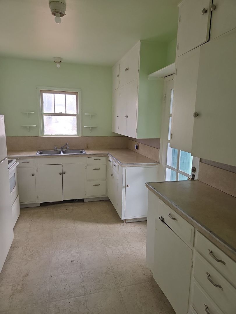 Shoshone Apartment: 302 N Birch