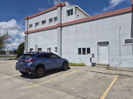 Professional Office Space right on Blue Lakes! – photo 1