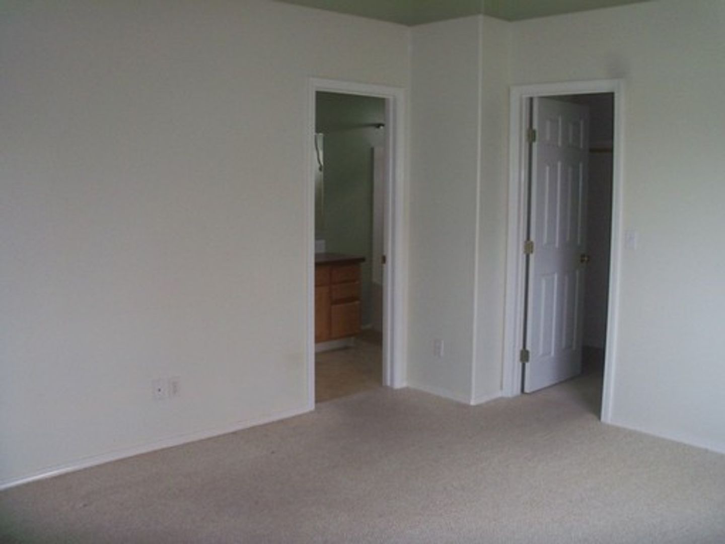 3412 Manchester Dr 2 of 12