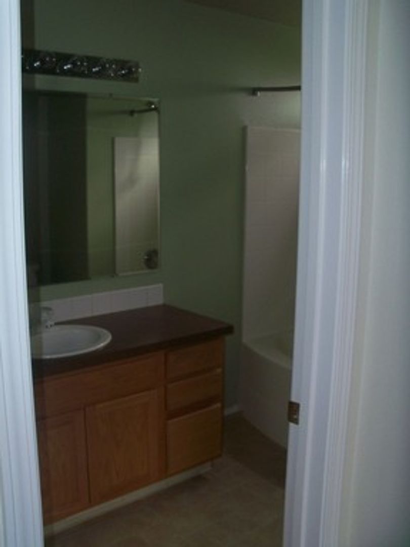 3412 Manchester Dr 3 of 12