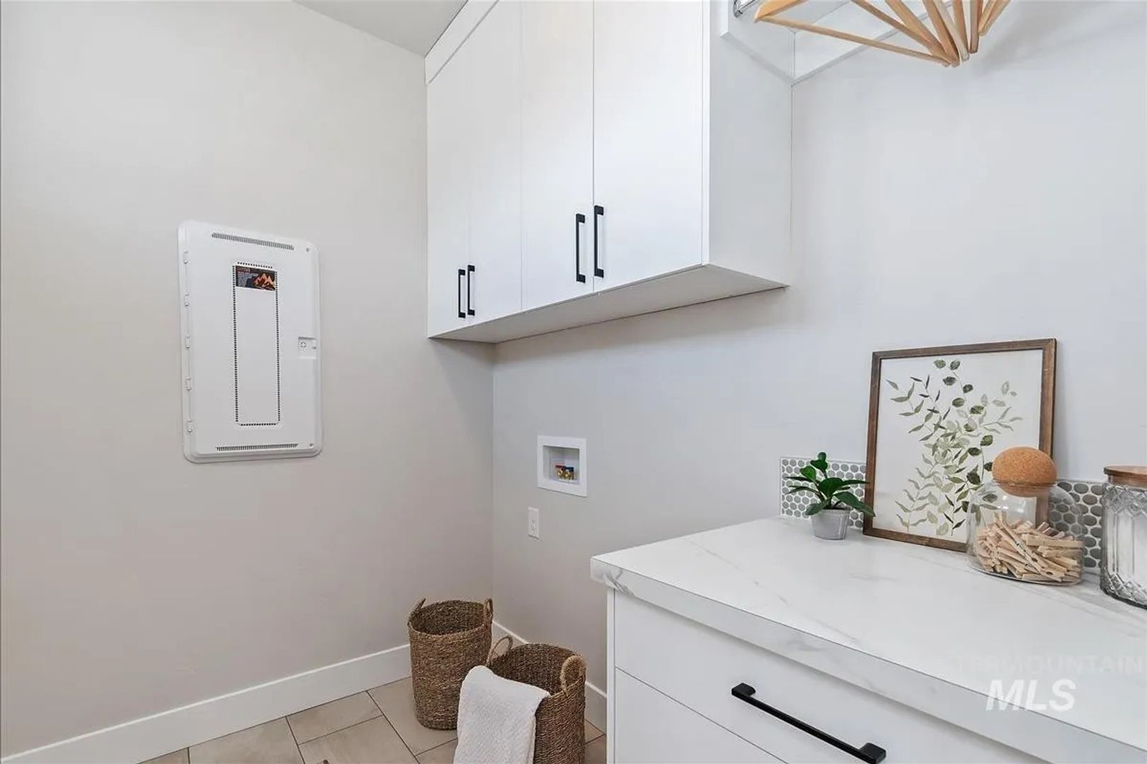 Laundry room at 562 Hidden Mill Ct