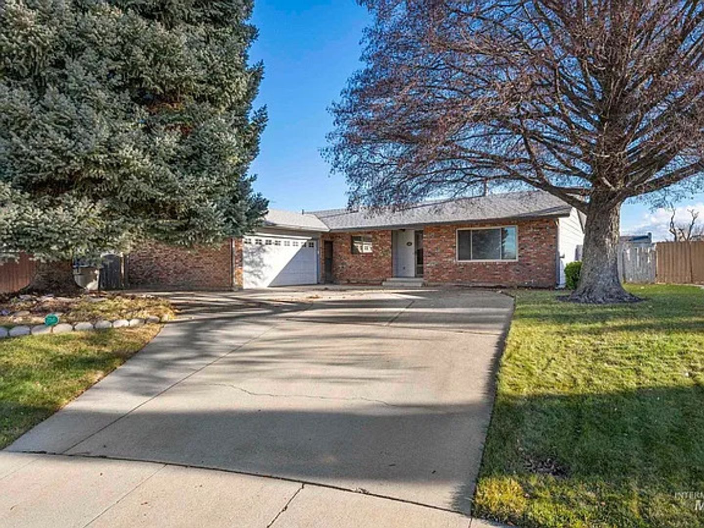 Nampa House: 80 S Heather Dr.