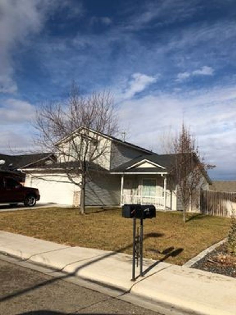 Nampa House: 1936 W. Crown Pointe Ave.