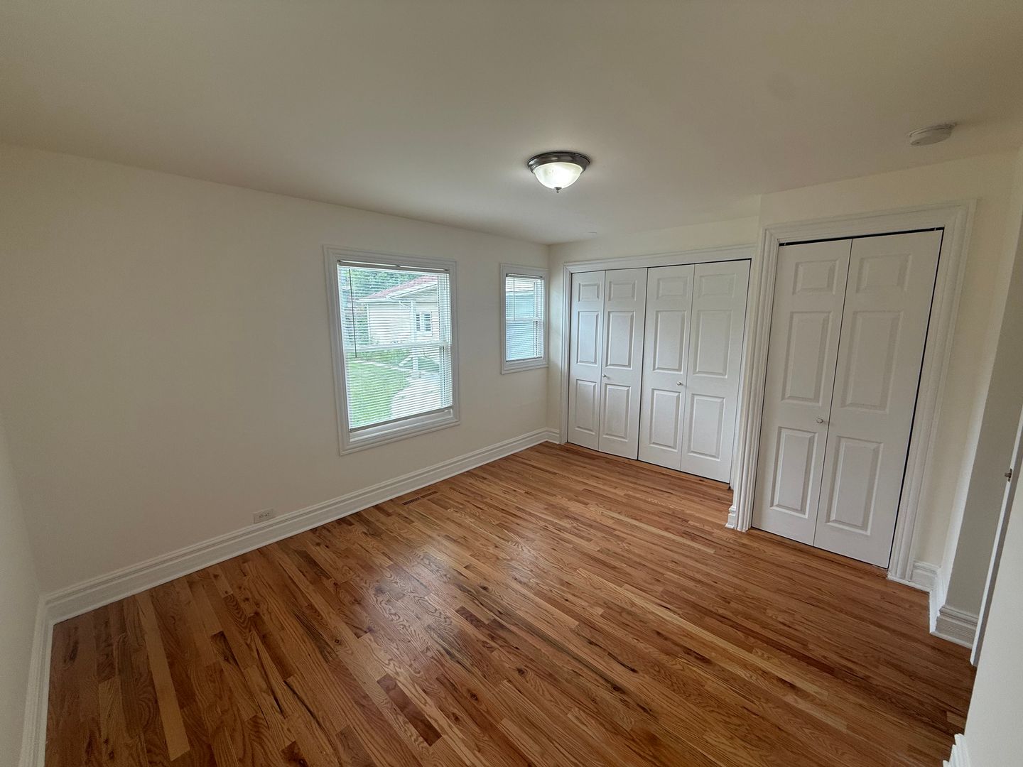 Glenview House: 542 Cherry Ln,