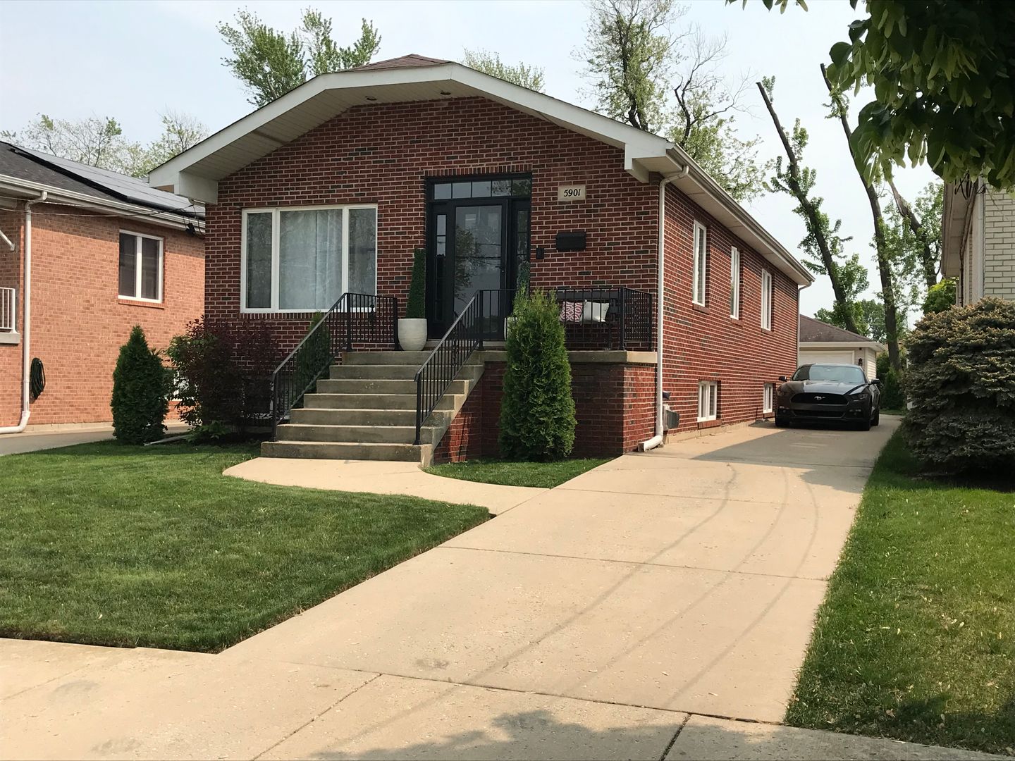 Berkley House: 5901 Burr Oak Avenue