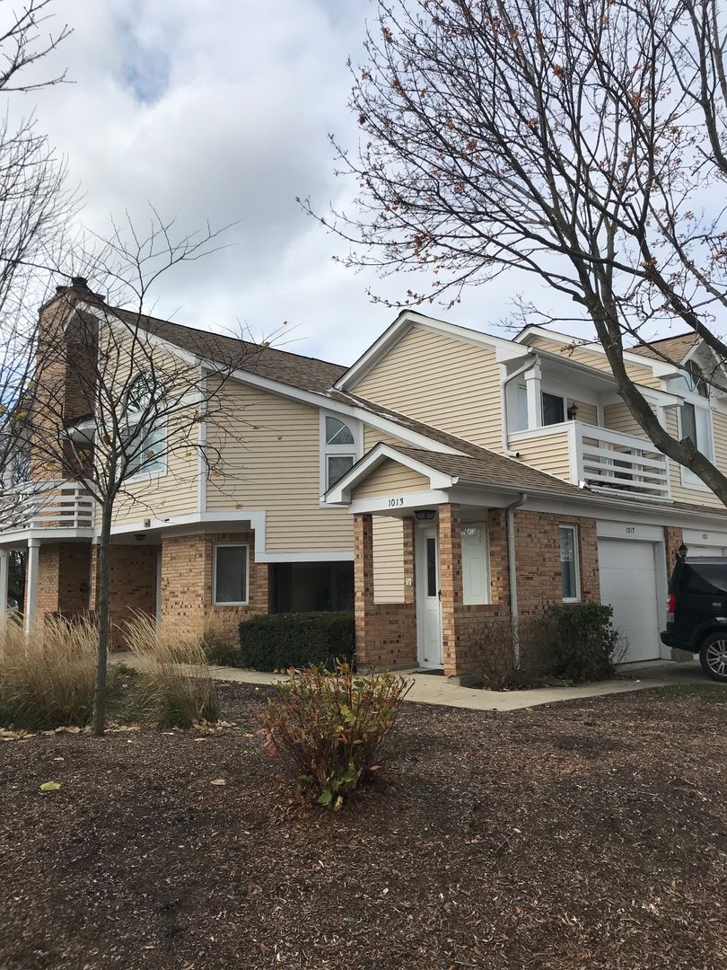 Buffalo Grove House: 1013 Courtland Drive
