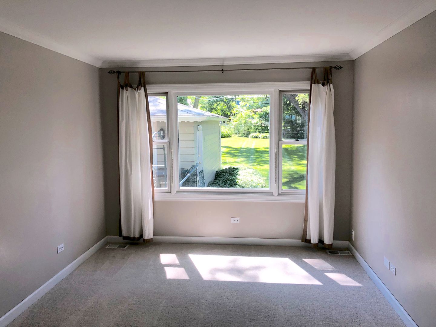 Palatine House: 148 S Cedar St