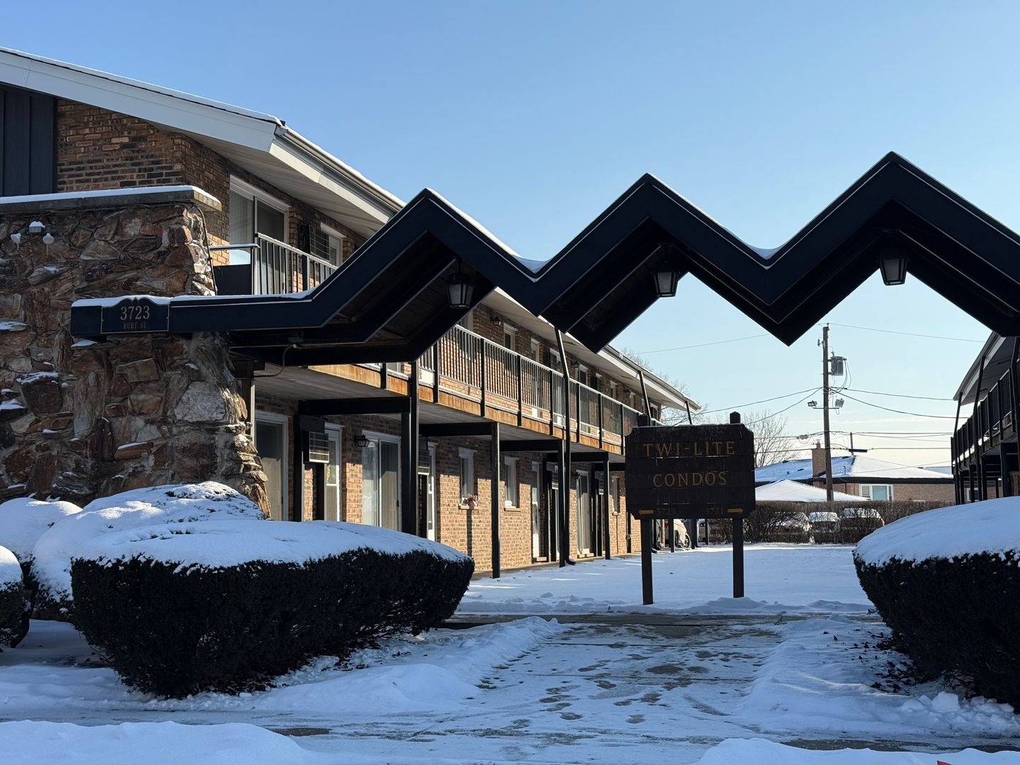 Schiller Park Condo: 3723 Ruby St