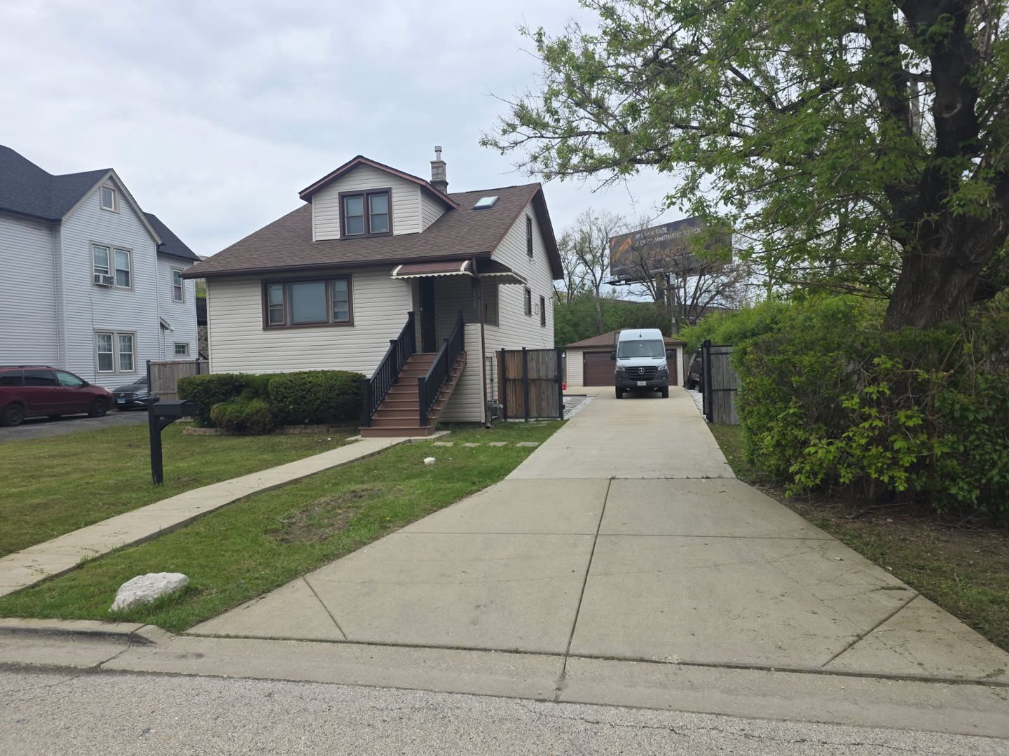 Schiller Park House: 9804 Linn Ave