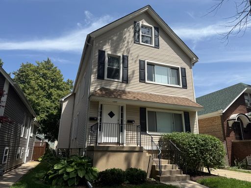 2bed/1bath updated unit close to restaurants and shopping!