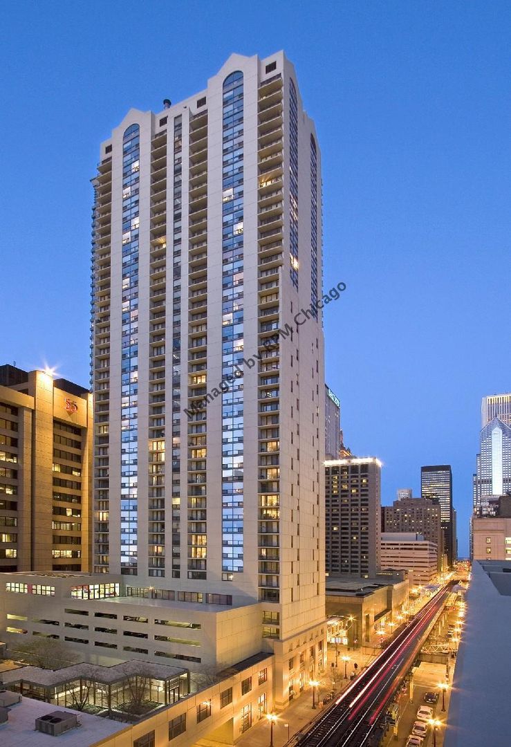 Chicago Condo: 200 N Dearborn St Unit 3601