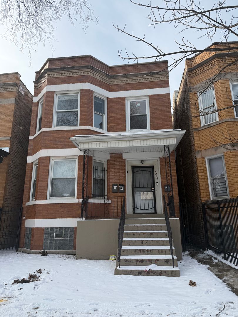 Chicago Apartment: 7224 S Saint Lawrence Ave