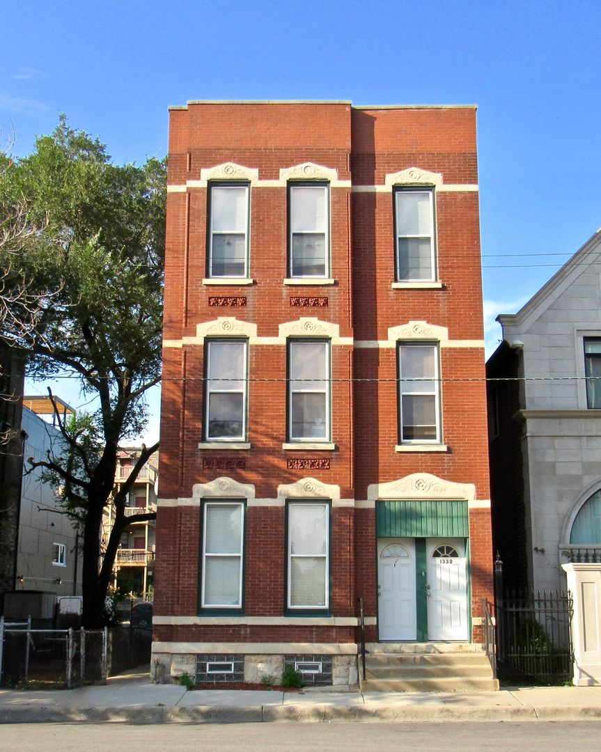 Chicago Condo: 1332 W Erie St Apt 2R