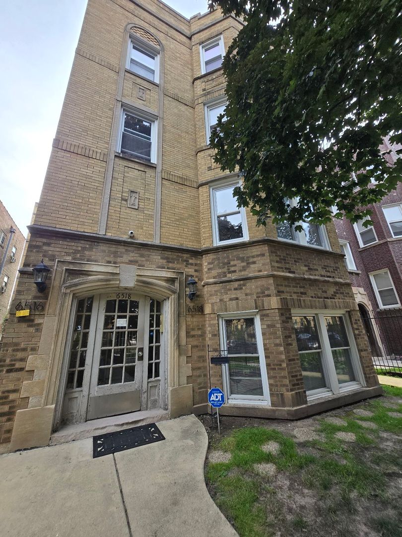 Chicago Condo: 6518 N Mozart St. Unit 1