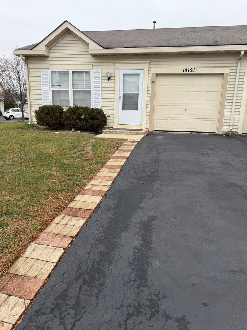 Plainfield Townhome: 14121 Faulkner Ct