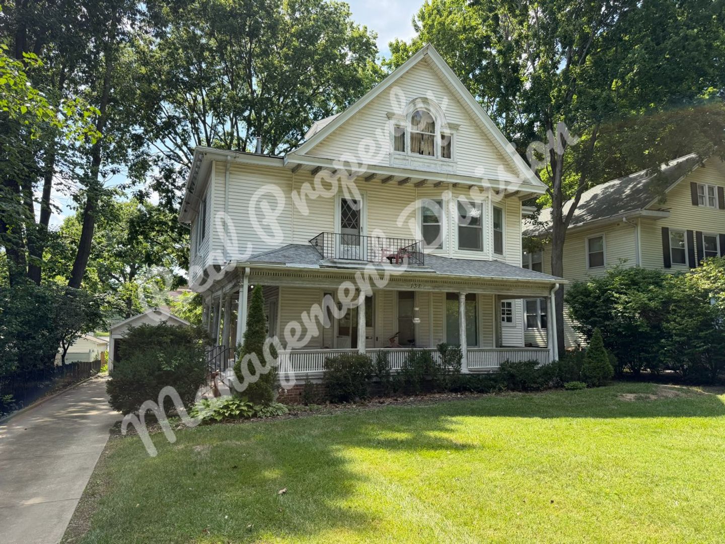Springfield Apartment: 131 S. Douglas Springfield, IL 62704