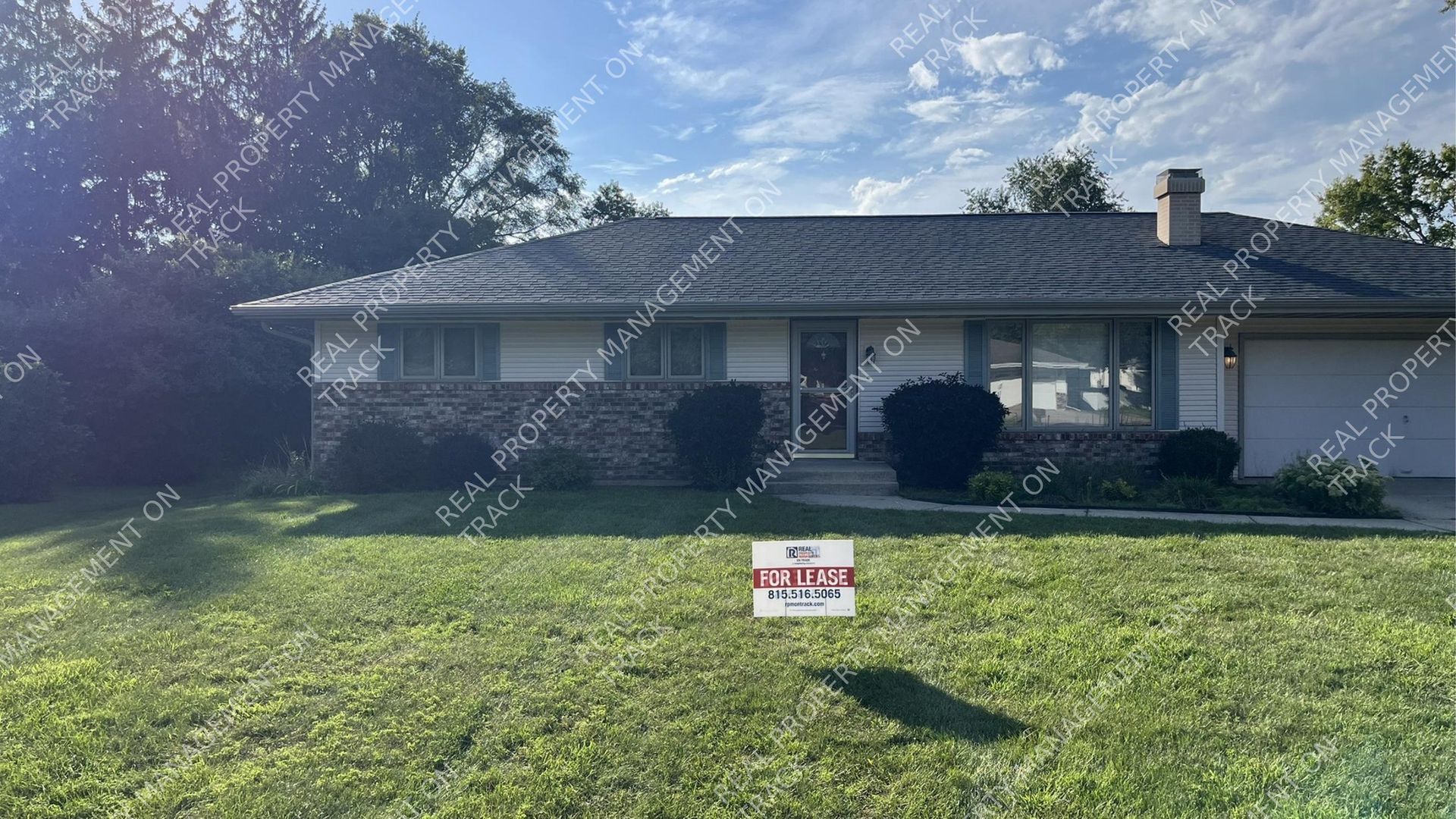 Machesney Park House: 9842 Poppy Drive