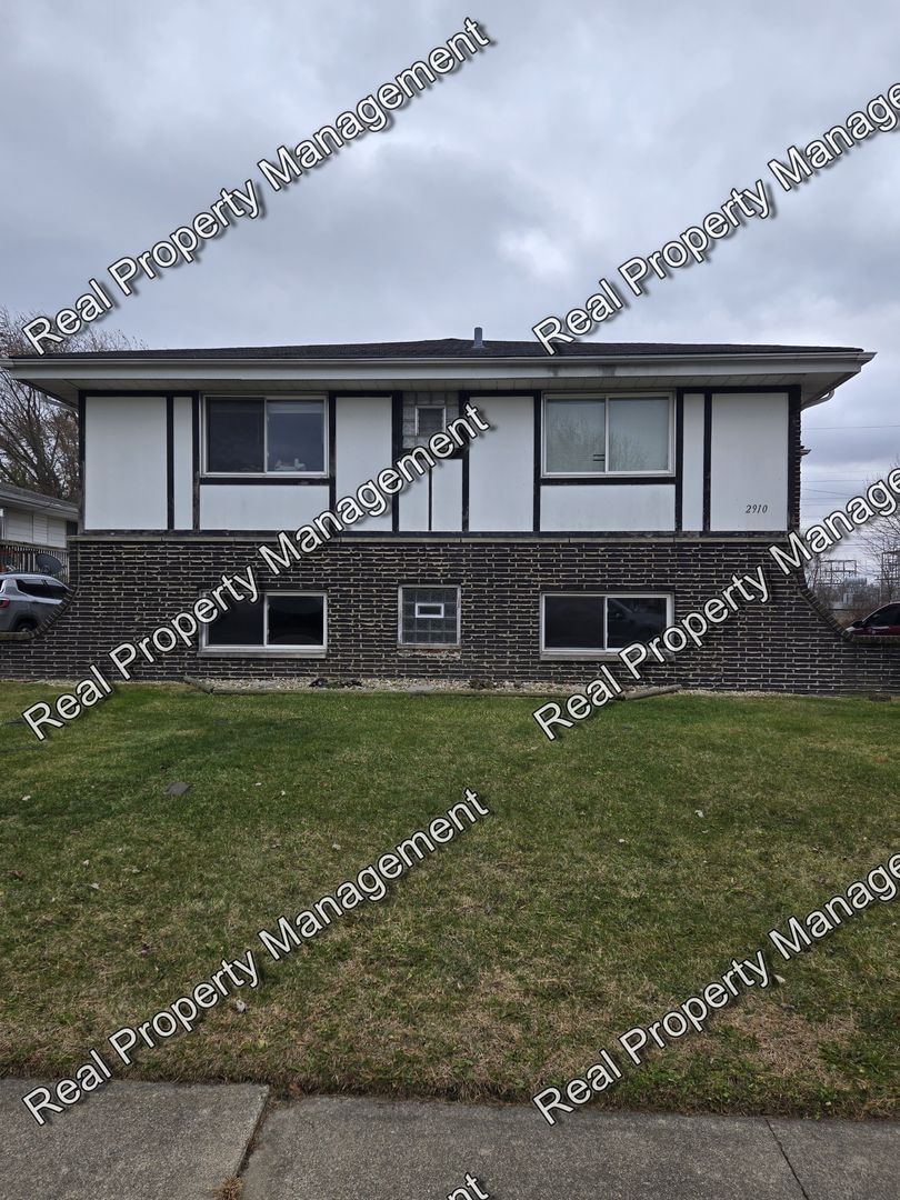 Highland House: 2910 101st Pl Apt#2