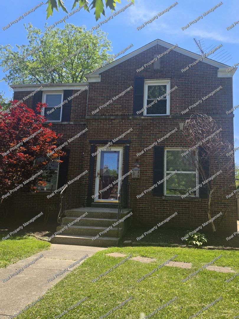 Munster House: 232 Gregory Avenue