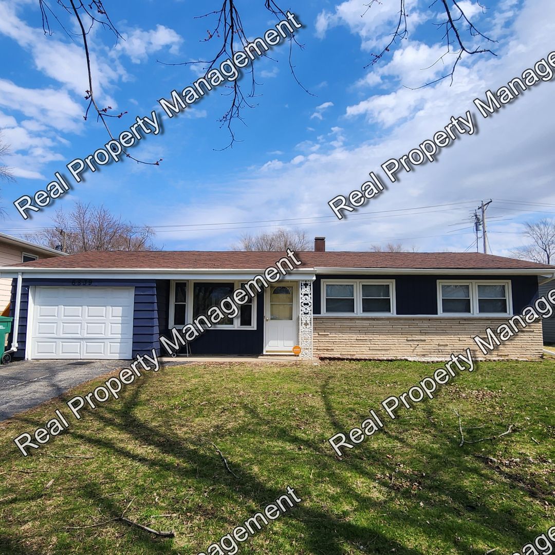 Merrillville House: 6839 Harrison Street