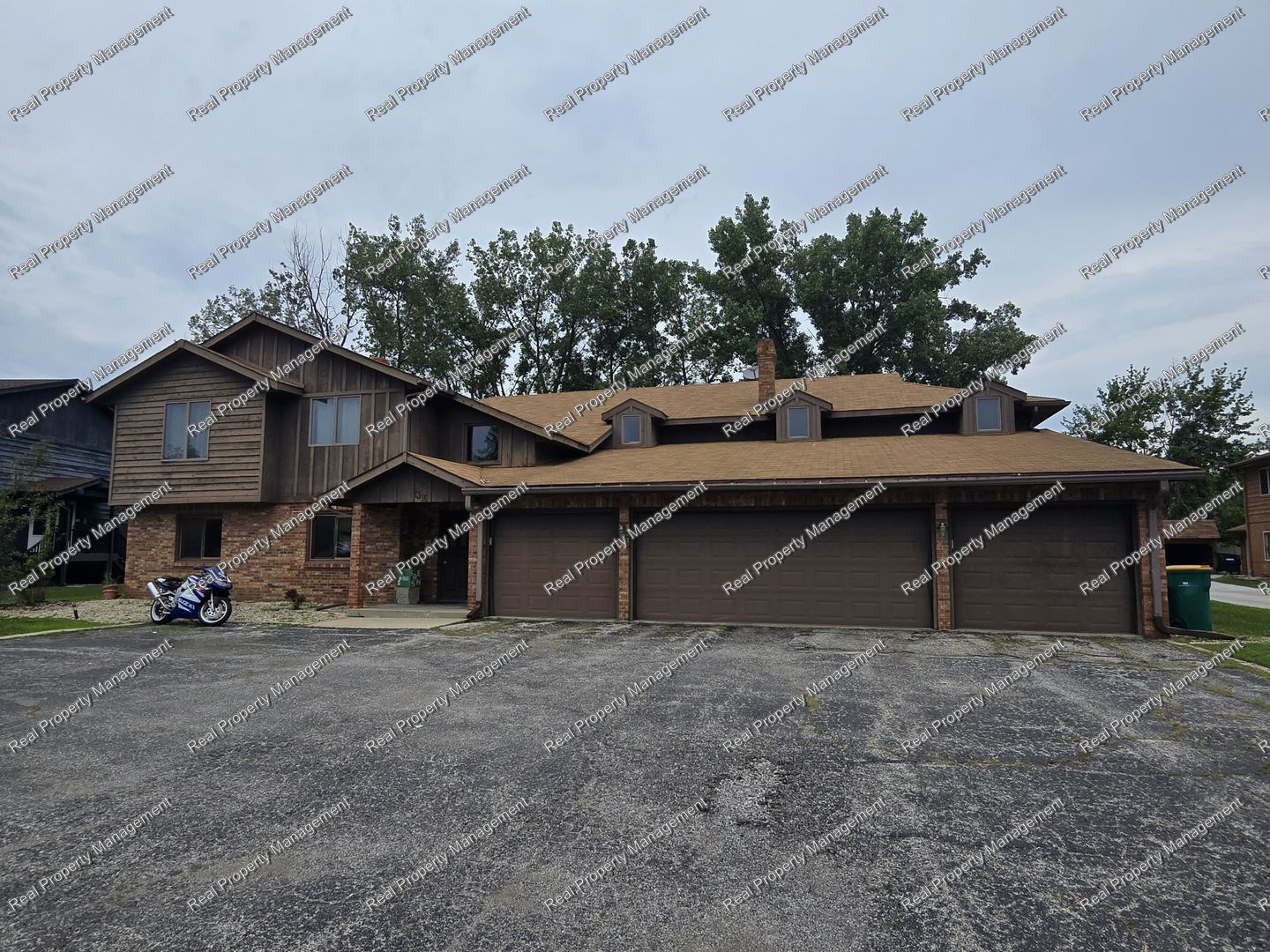 Munster House: 1315 Brookside Dr, Unit A