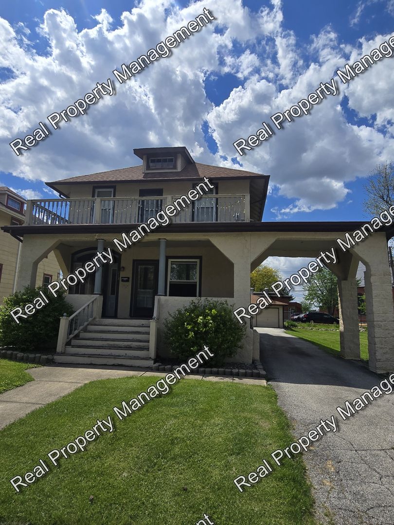 Crown Point House: 213 Pettibone Avenue