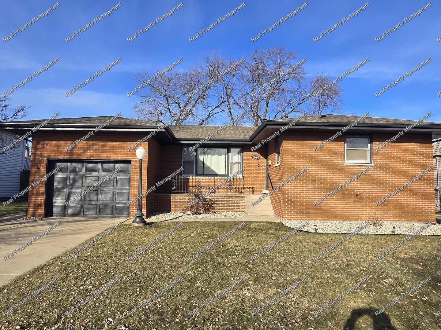 Highland House: 3103 Lois Pl.