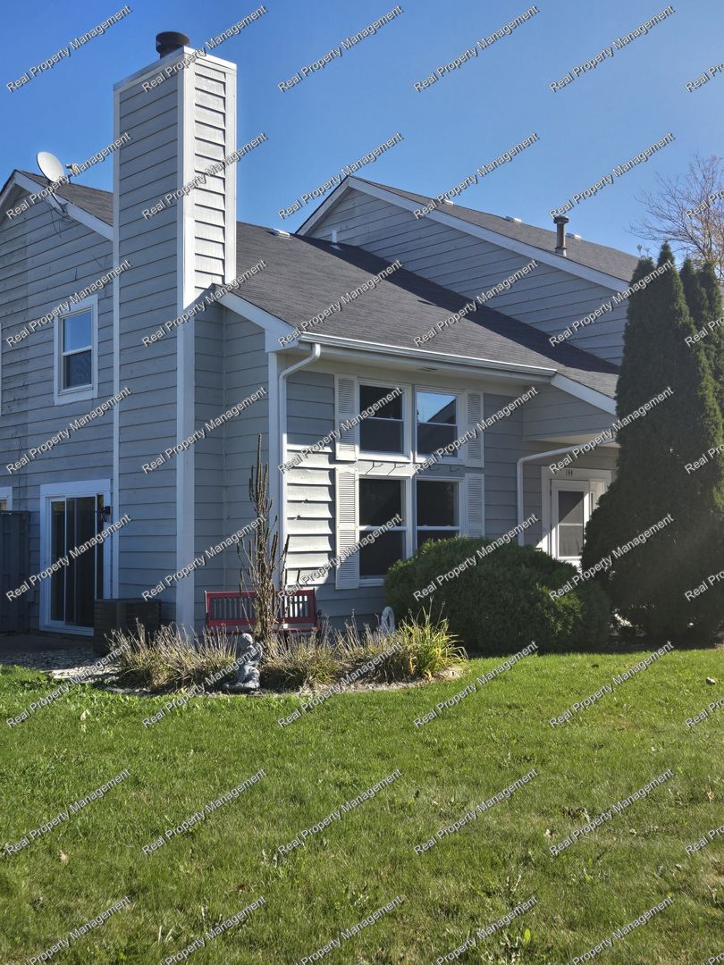 Schererville House: 144 Holly Ln.