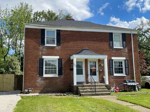 Classic 2 Bedroom Duplex with Hardwood Floors & Basement – photo 1