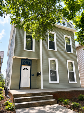 *Summer Special* First Month's Rent Free - Walkable Downtown Location with Washer/Dryer – photo 1