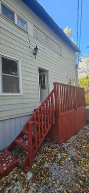Cozy Single Bedroom Apartment Within a Picturesque Tri-Plex - All Utilities Included in Price!