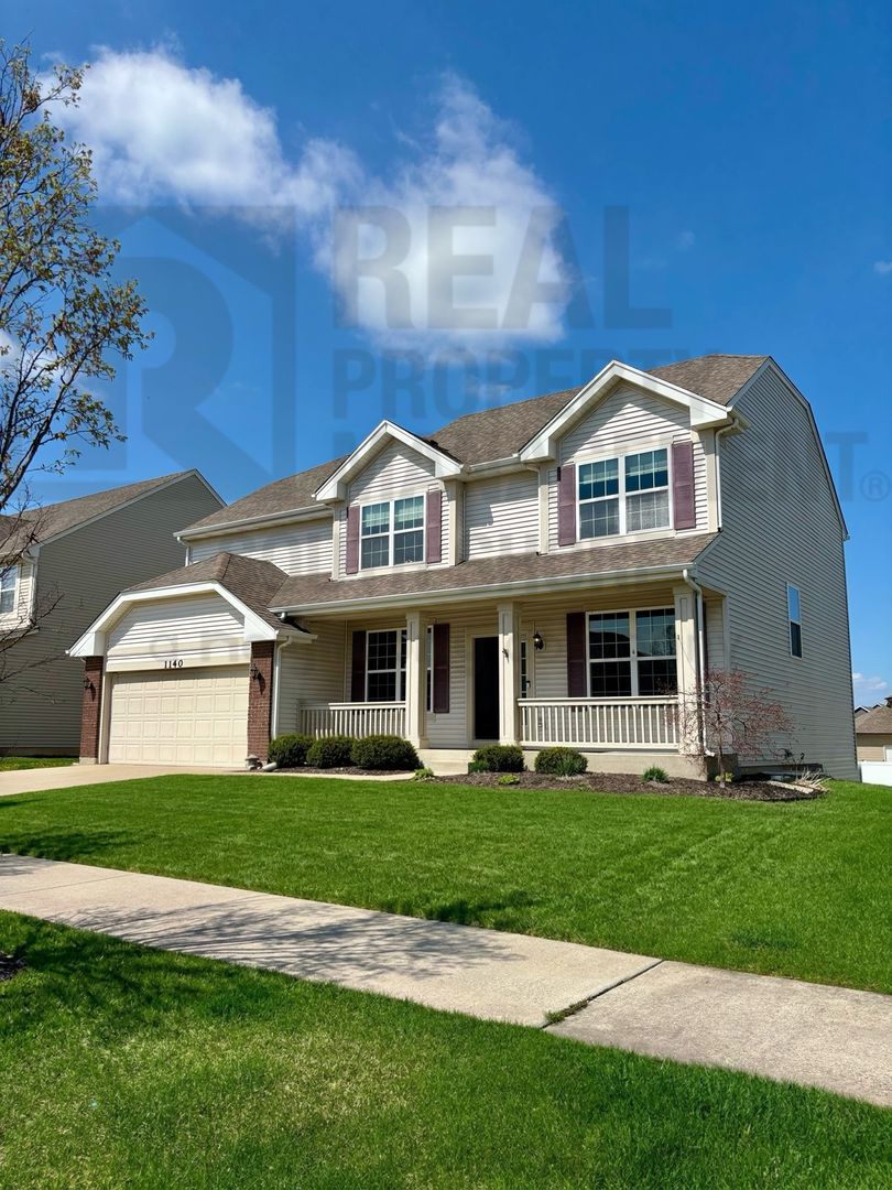 Crown Point House: 1140 Hyde Park