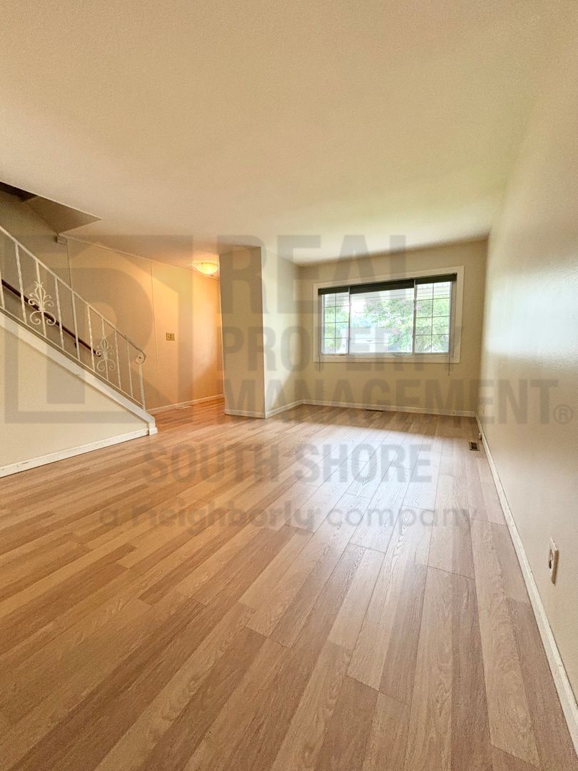 Valparaiso Townhome: 1513 Monticello Park Drive