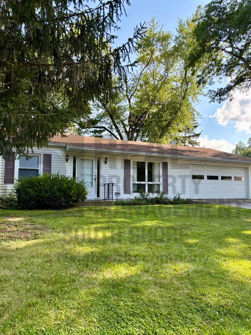 Valparaiso House: 555 Meadow Lane