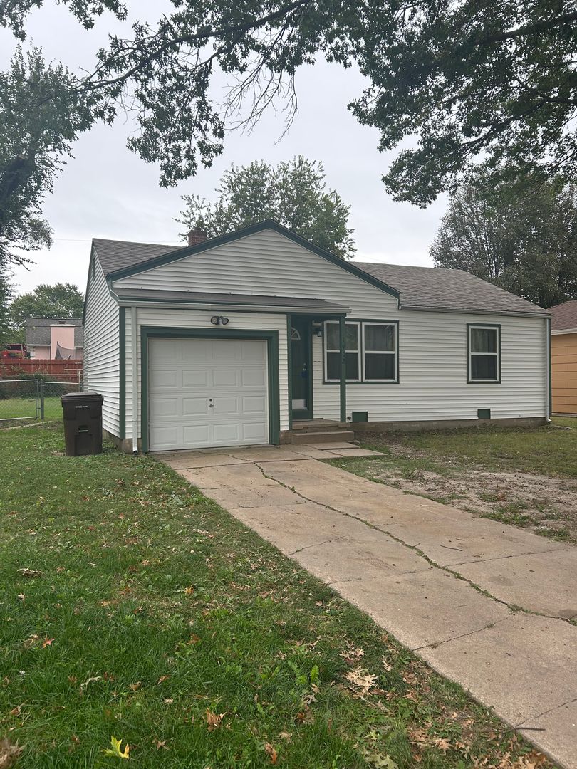Wichita House: 1902 South Ridgewood