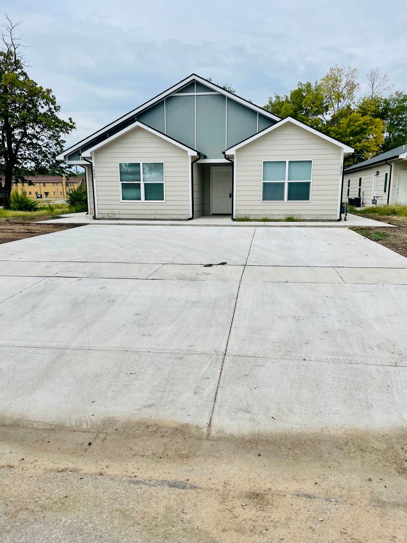 Wichita House: 1520 N Madison