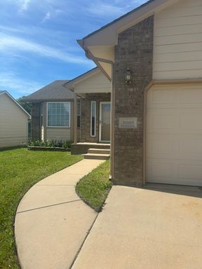 3 Bedroom Home with Finished Basement - Close to Mcconnell AFB – photo 1