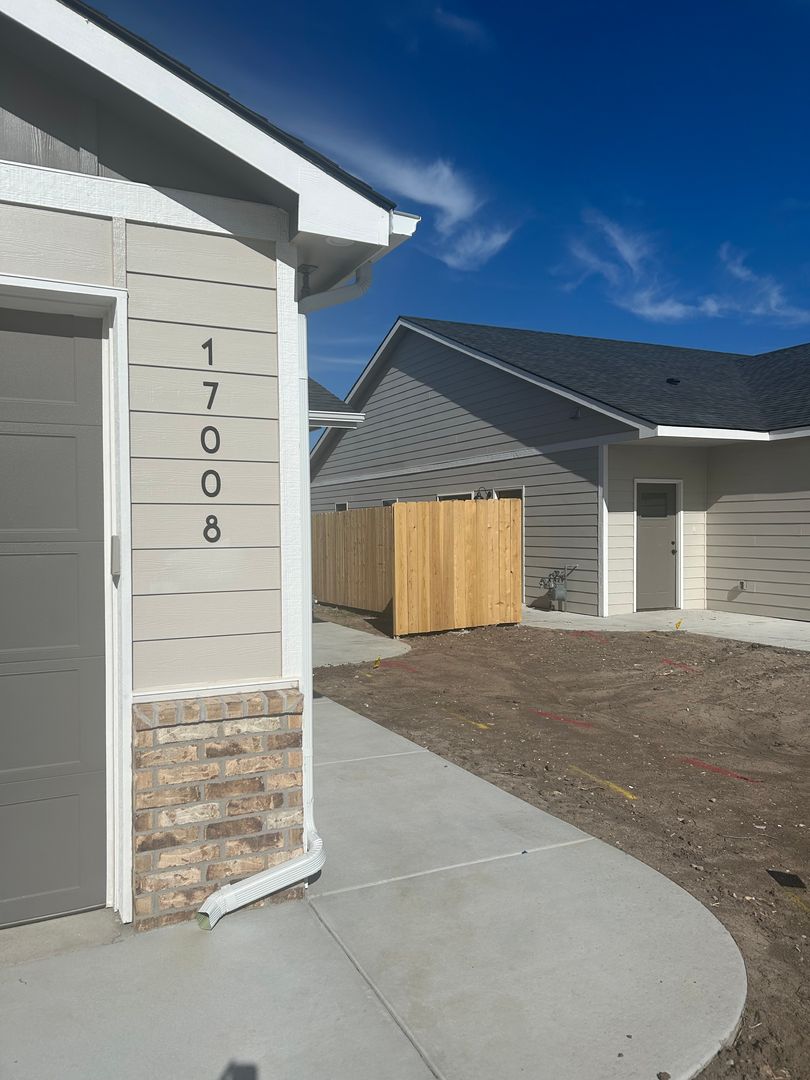 Goddard House: 17008 Kashmir St