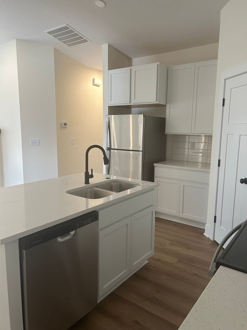 Goddard House: 17010 Kashmir St