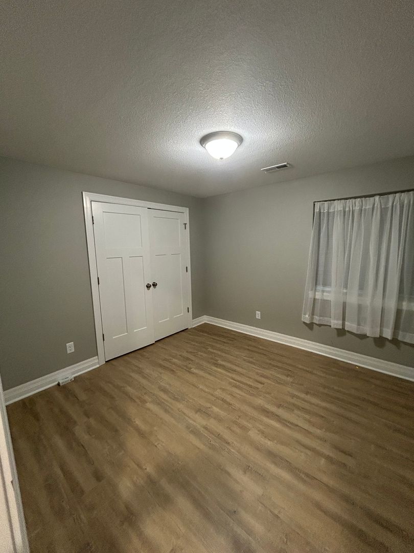 Derby House: 1124  Sontag Ct