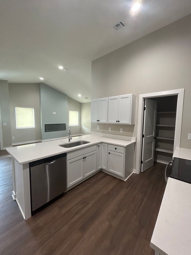 Goddard House: 1965 North Cody Lane