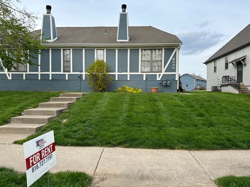 Spacious 2 Bedroom 2 Bath Townhouse! Deposit Free with Obligo! – photo 1